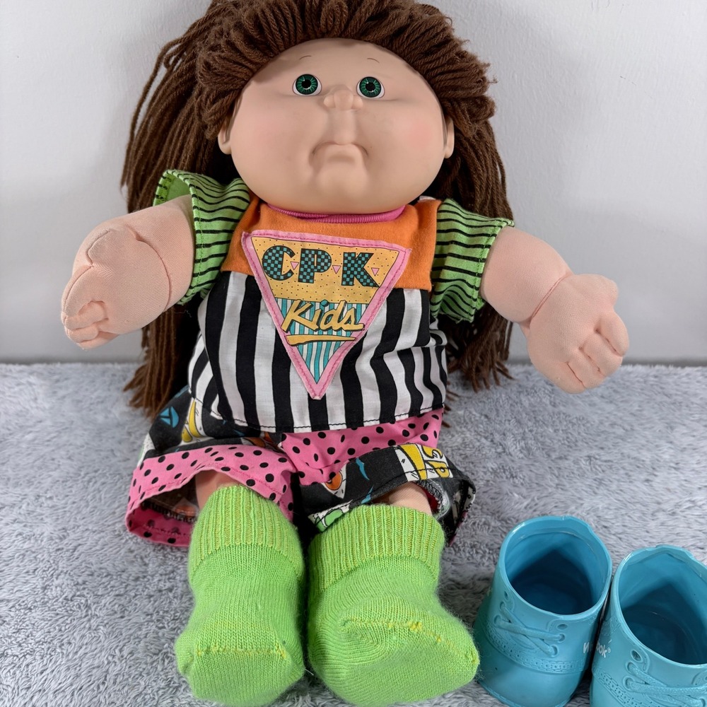 VTG 1990 Cabbage Patch Kids Hasbro Doll Brown Yarn Hair Green Eyes 90s Outfit - Picture 3 of 7